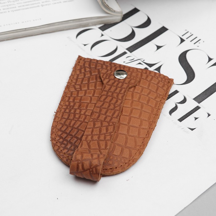 Ключница на кнопке, цвет коричневый