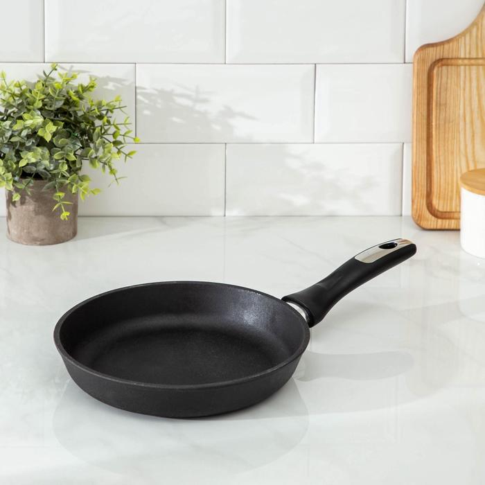 Сковорода чугунная 22 см, h=4 см, бакелитовая ручка