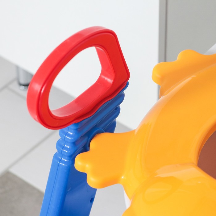 Детское сиденье на унитаз со ступенькой «Помощник малыша», с ручками, цветное