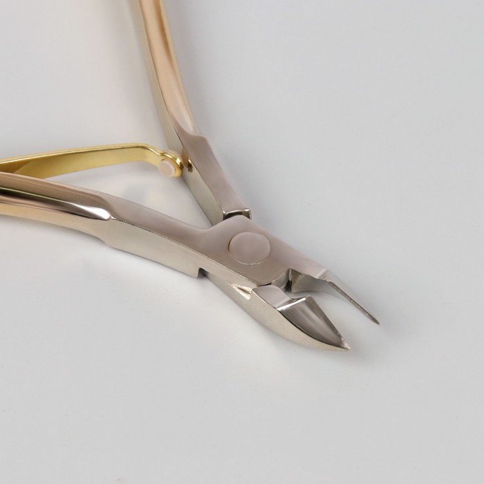 Кусачки маникюрные, одинарная пружина, 9,5см, рабочая область-8мм, цвет золотой/серебристый