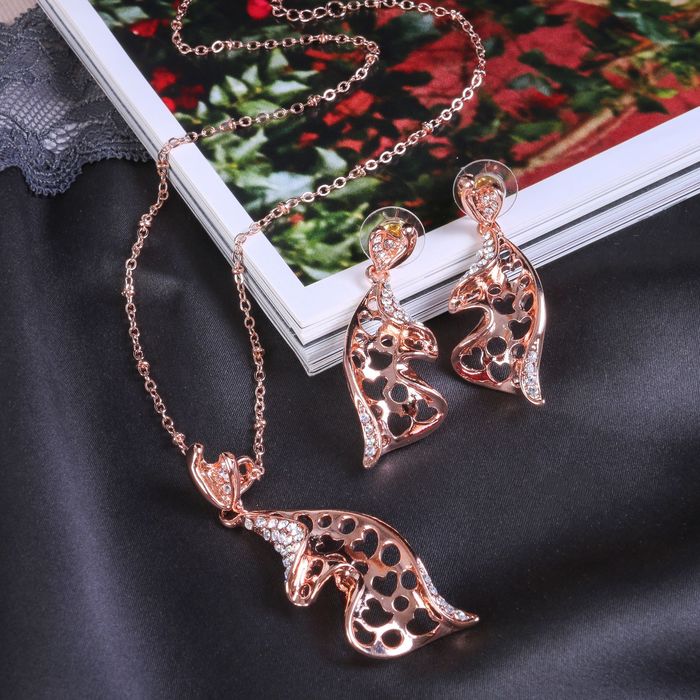 Гарнитур 2 предмета: серьги, кулон "Абстракция" сердца, цвет белый в золоте, 45см