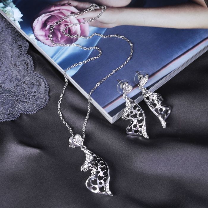 Гарнитур 2 предмета: серьги, кулон "Абстракция" сердца, цвет белый в серебре, 45см