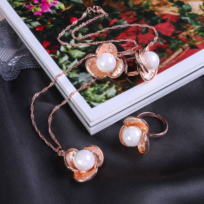 Гарнитур 3 предмета: серьги, кулон, кольцо безразмерное "Цветок" трилистник, цвет белый в золоте, 45см