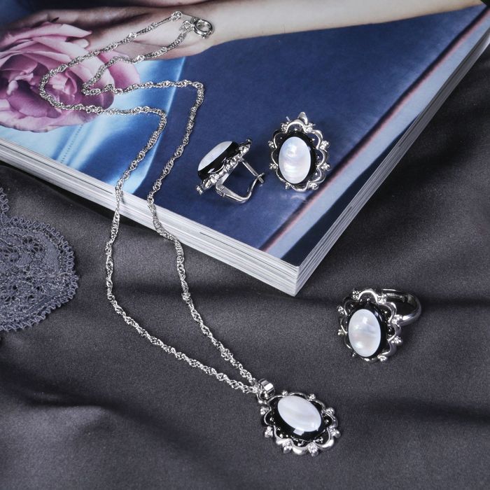 Гарнитур 3 предмета: серьги, кулон, кольцо безразмерное "Эдель" овал в ажуре, цвет бело-чёрный в серебре, 45см