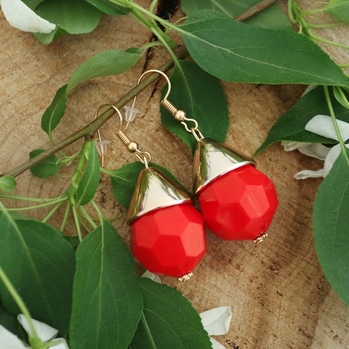 Серьги пластик "Капля" натурель, цвет красный в золоте