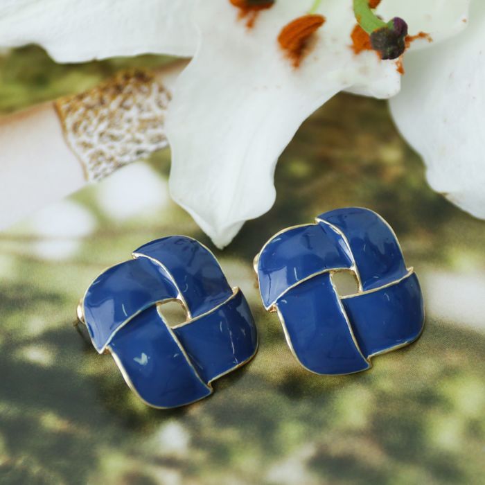 Серьги эмаль "Переплетение" ромб, цвет синий в золоте