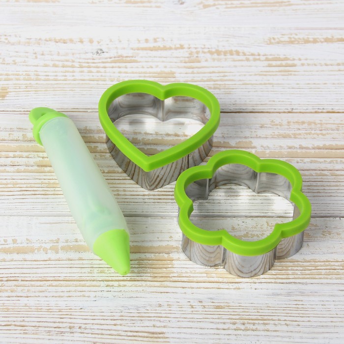 Набор кондитерский "Грин" 3 предмета: шприц 15х2,5 см, 2 формы 8х8 см