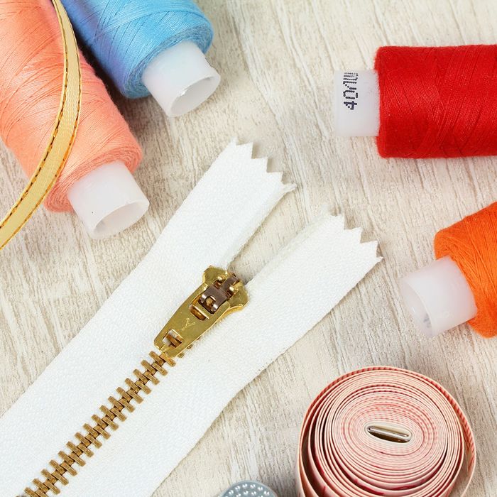 Молния №4, неразъёмная, 6см, цвет белый