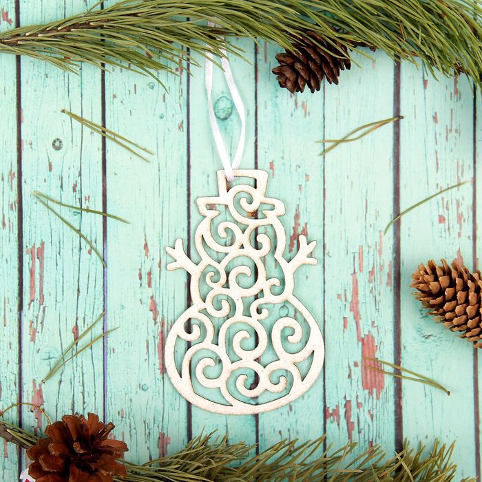 Подвеска новогодняя " Кружевной снеговик", белые блески