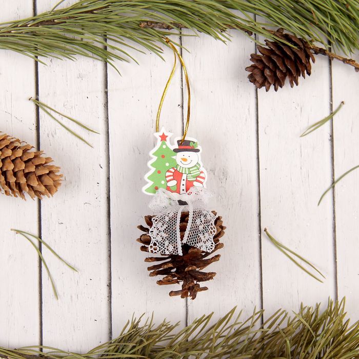 Подвеска с шишкой "Снеговик"