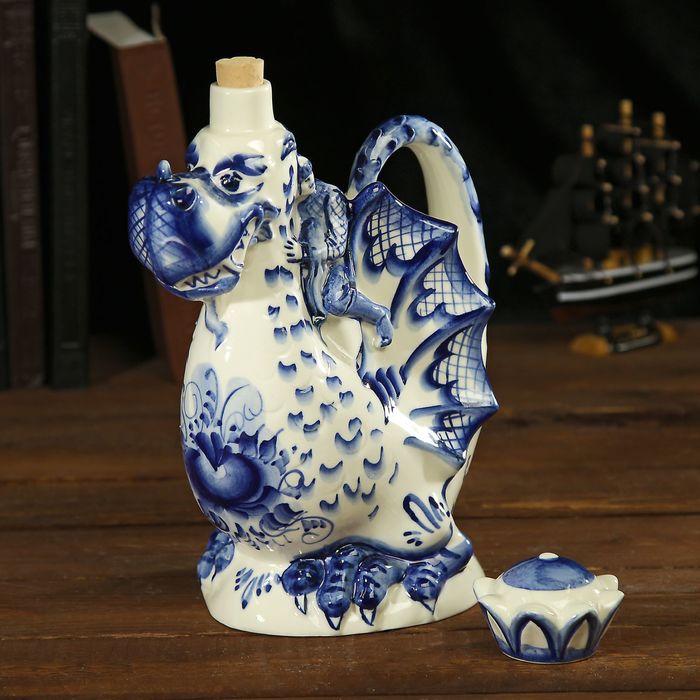 Штоф сувенирный фарфор "Дракон" 1 л кобальт 24х12х20 см