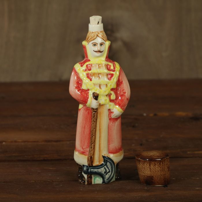 Штоф сувенирный фарфор "Русский воин" 100 мл 17х7х5 см