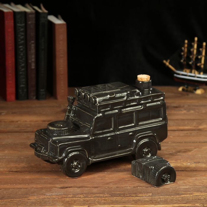 Штоф сувенирный фарфор "Автомобиль Land Rover" 1 л 15х11х25 см