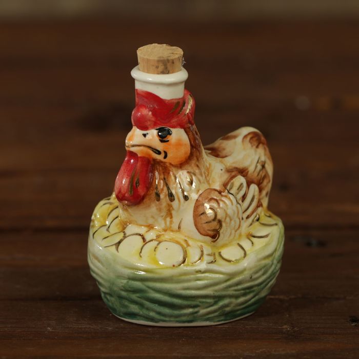Мини-штоф фарфор "Курица в корзине" 50 мл