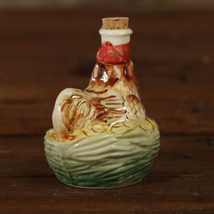 Мини-штоф фарфор "Курица в корзине" 50 мл