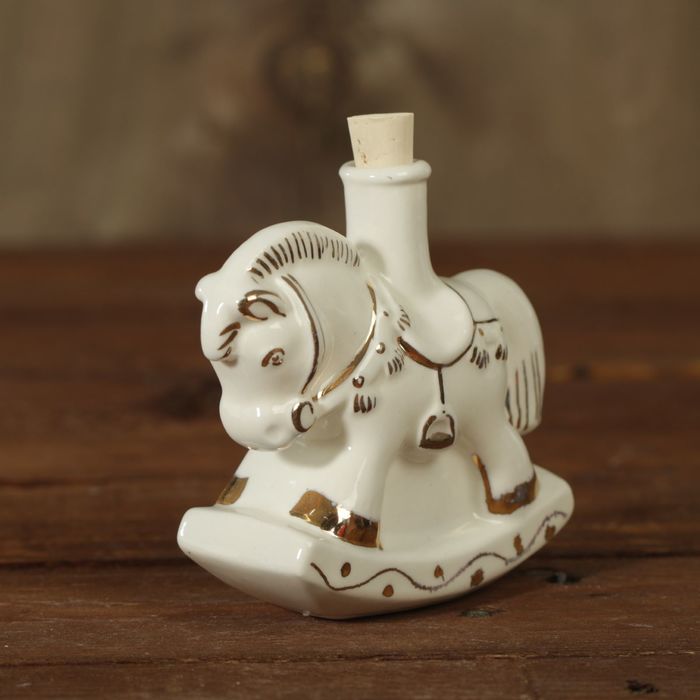 Мини-штоф фарфор "Лошадка" 50 мл белый
