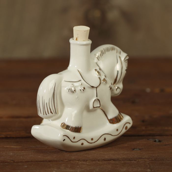 Мини-штоф фарфор "Лошадка" 50 мл белый