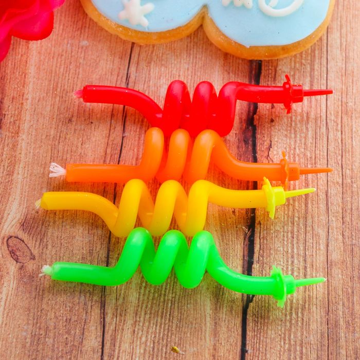 Набор витых свечей в торт "С днем рождения" 4 шт.