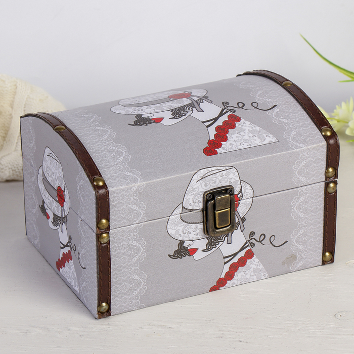 Шкатулка дерево "Девушка в шляпе" 20х14,5х13 см