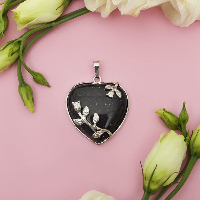 Подвеска сердце в цветочных оковах "Авантюрин синий"