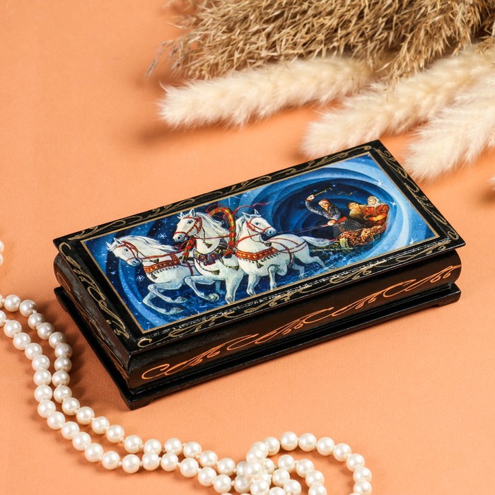 цена Шкатулка - купюрница «Тройка», 8,5×17 см, лаковая миниатюра