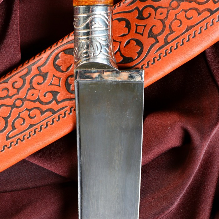 Пчак Шархон, рукоять из дерева (сухма), гарда из мельхиора с пластиком, микс