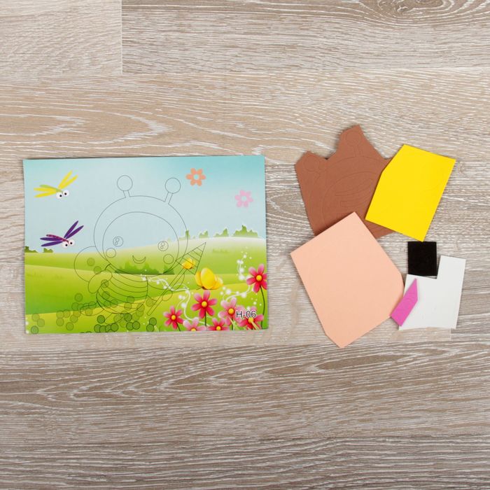 Аппликация 3D "Пчелка над полянкой" из EVA