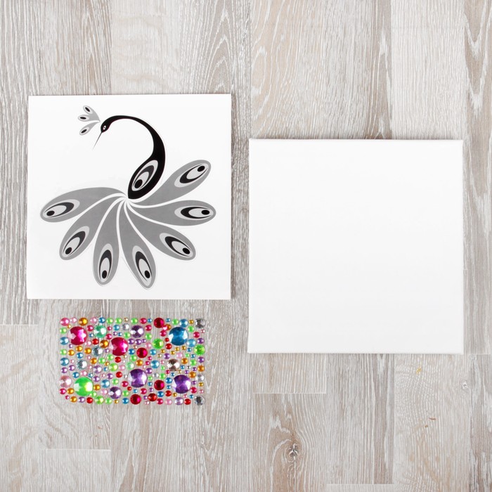 Аппликация наклейками и стразами на холсте "Павлин"