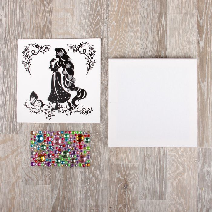 Аппликация наклейками и стразами на холсте "Девушка"