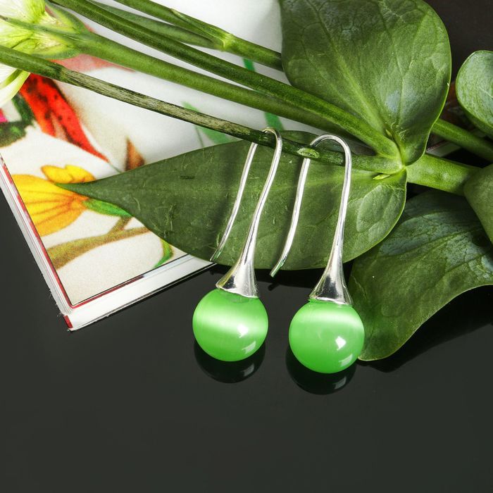 Серьги мини "Кошачий глаз" шарик, цвет салатовый