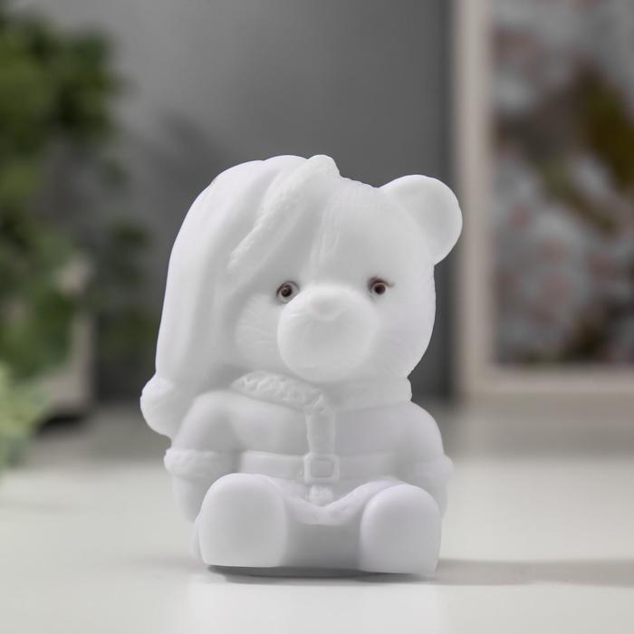 Световой сувенир "Медвежонок в колпаке" светится разными цветами 7х5х4,5 см