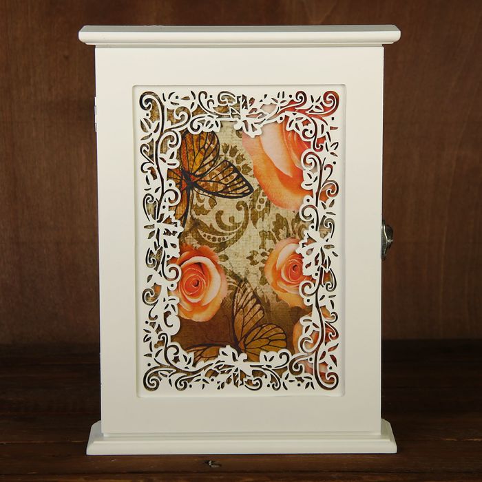 Ключница дерево ажурный растительный узор "Розы и бабочка" 29,5х22х6 см