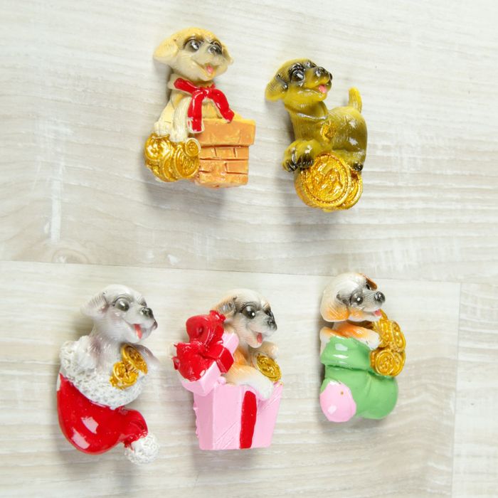 Магнит полистоун "Пёсик-подарок" МИКС 4х3,7 см