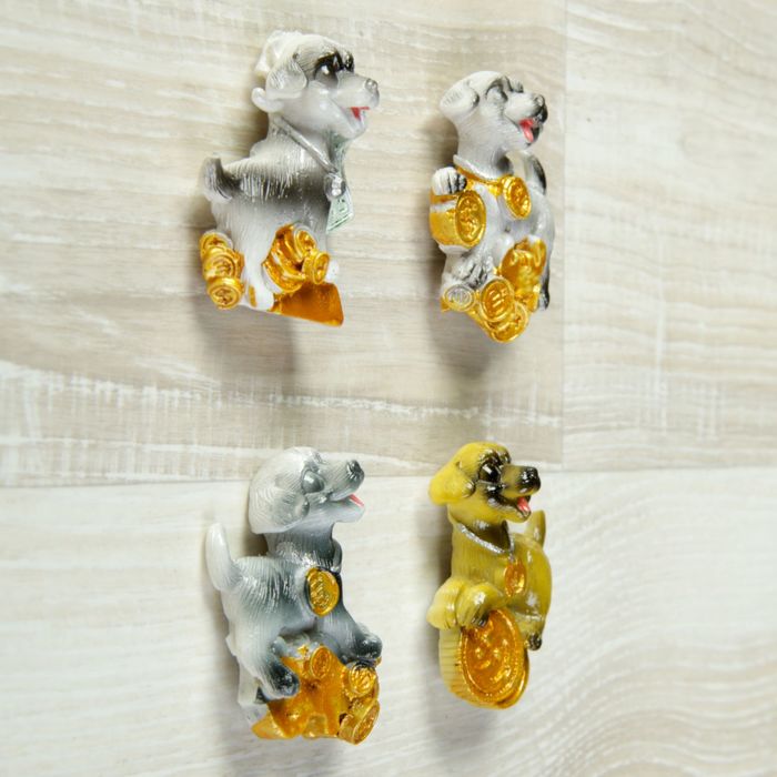 Магнит полистоун "Пёсик-богач с монетами и купюрами" МИКС 4,2х3,5 см