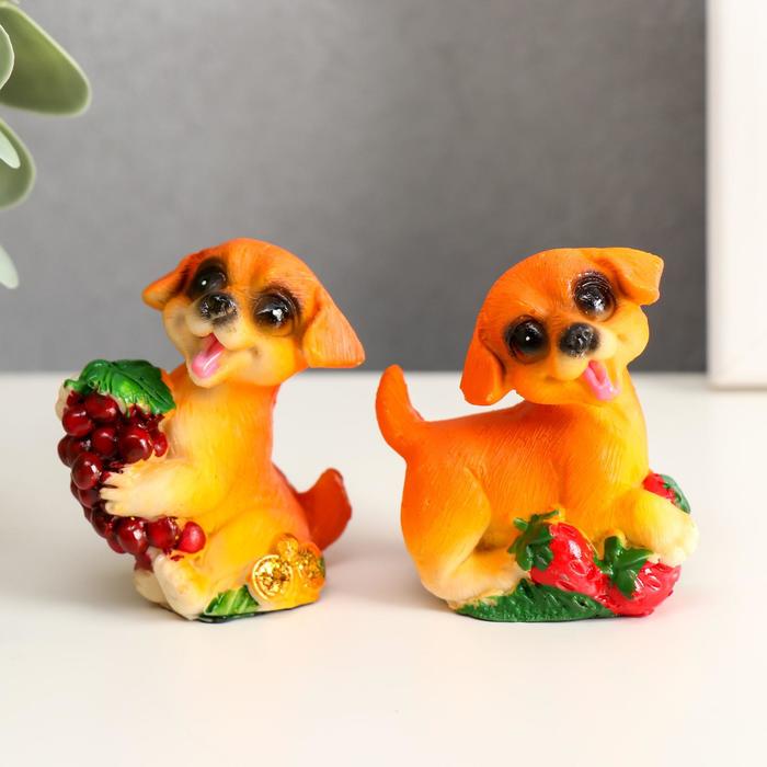Сувенир полистоун "Пёсик с фруктом" МИКС 5,8х5х2,7 см