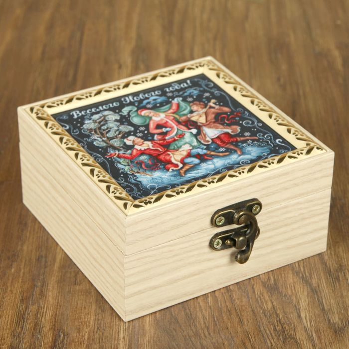 Шкатулка "Веселого Нового года" выбеленный дуб 12х12х6,5 см