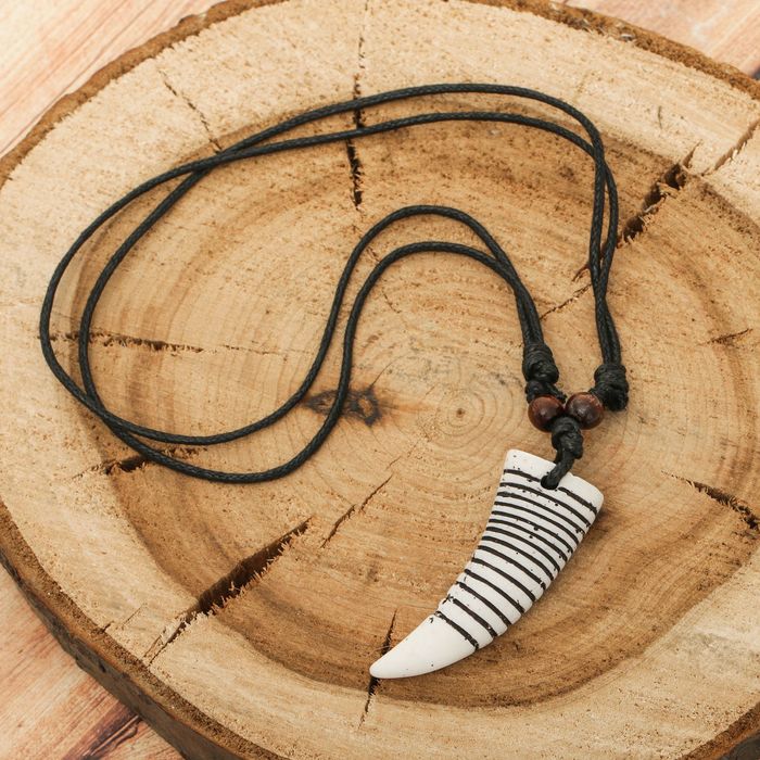 Кулон мужской "Клык" длина 40-80см регулир-я, цвет бело-черный