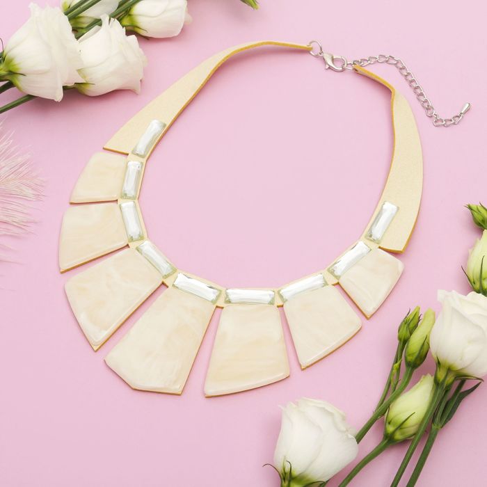 Колье "Стилистика" трапеция, цвет молочный
