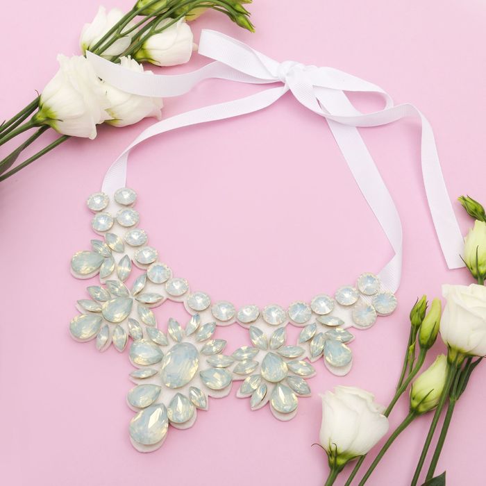 Колье "Цветение" каскад, цвет белый