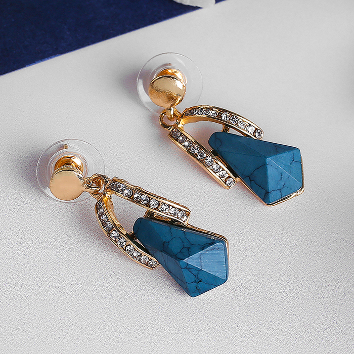 Серьги "Бирюзовый мир" многогранник, цвет голубо-белый в золоте