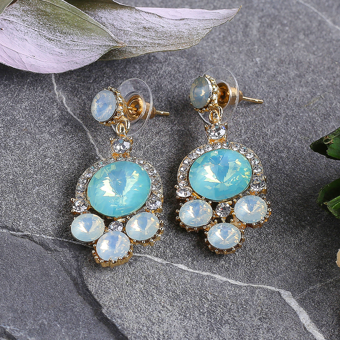 Серьги со стразами "Круги" нежность, цвет бело-зелёный в золоте