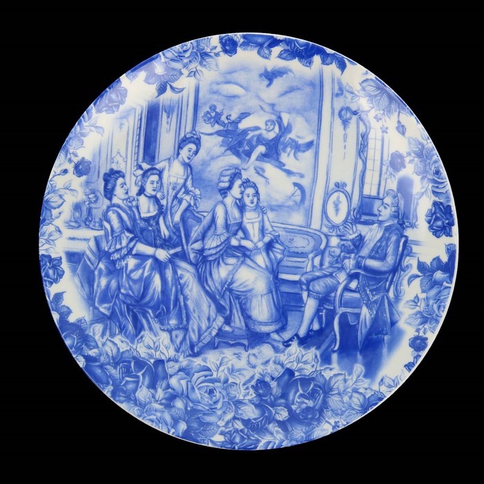 Тарелка декоративная керамика "При дворе" бело-голубая МИКС диаметр 20 см