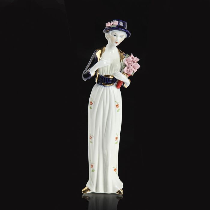Сувенир керамика "Девушка с букетом цветов и в шляпке" 28х7,5х6 см
