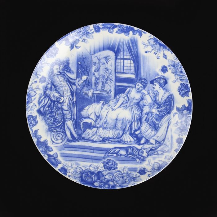 Тарелка декоративная керамика "Придворные" бело-голубая МИКС диаметр 20 см