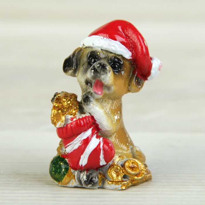 Сувенир полистоун "Щенок в новогоднем колпаке и с монетками" МИКС 4,5х2,7х3,5 см