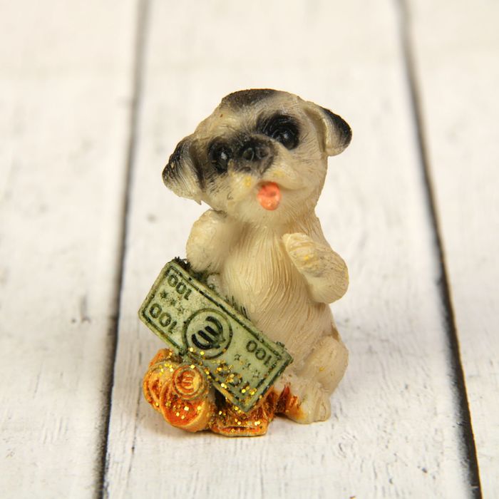 Сувенир полистоун "Мопсик на монетках/деньгах" МИКС 4х3х2,5 см
