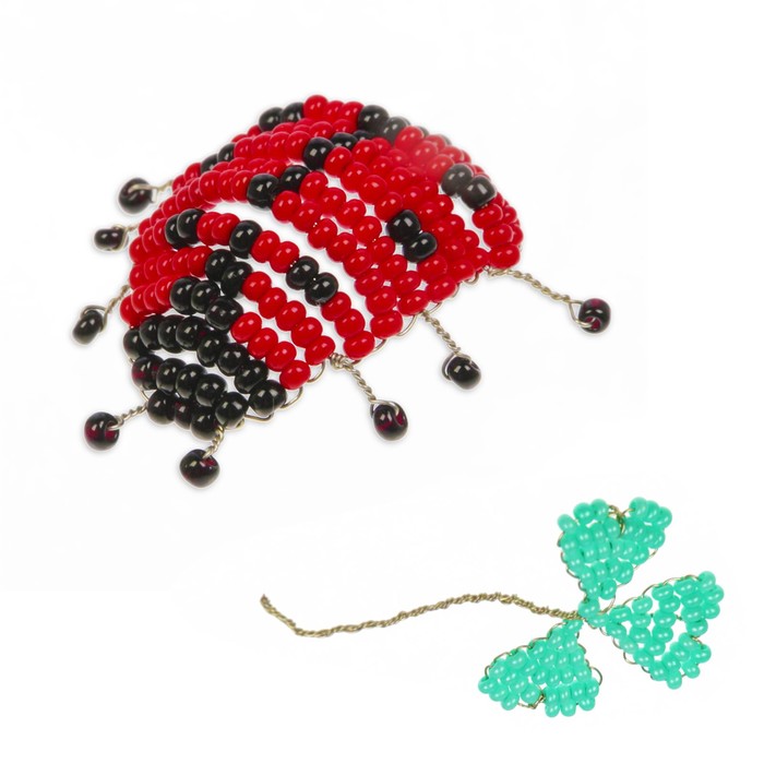 Игрушка из бисера "Божья коровка и клевер"