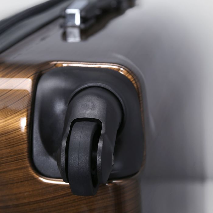 Чемодан средний, 24", 61 л, 4 колеса, кодовый замок, выдвижная ручка, цвет коричневый