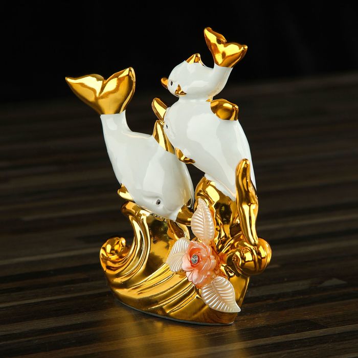 Сувенир "Семейство дельфинов с цветами" 1