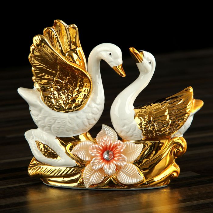 Сувенир керамика "Два лебедя с цветком" 15х13х4 см